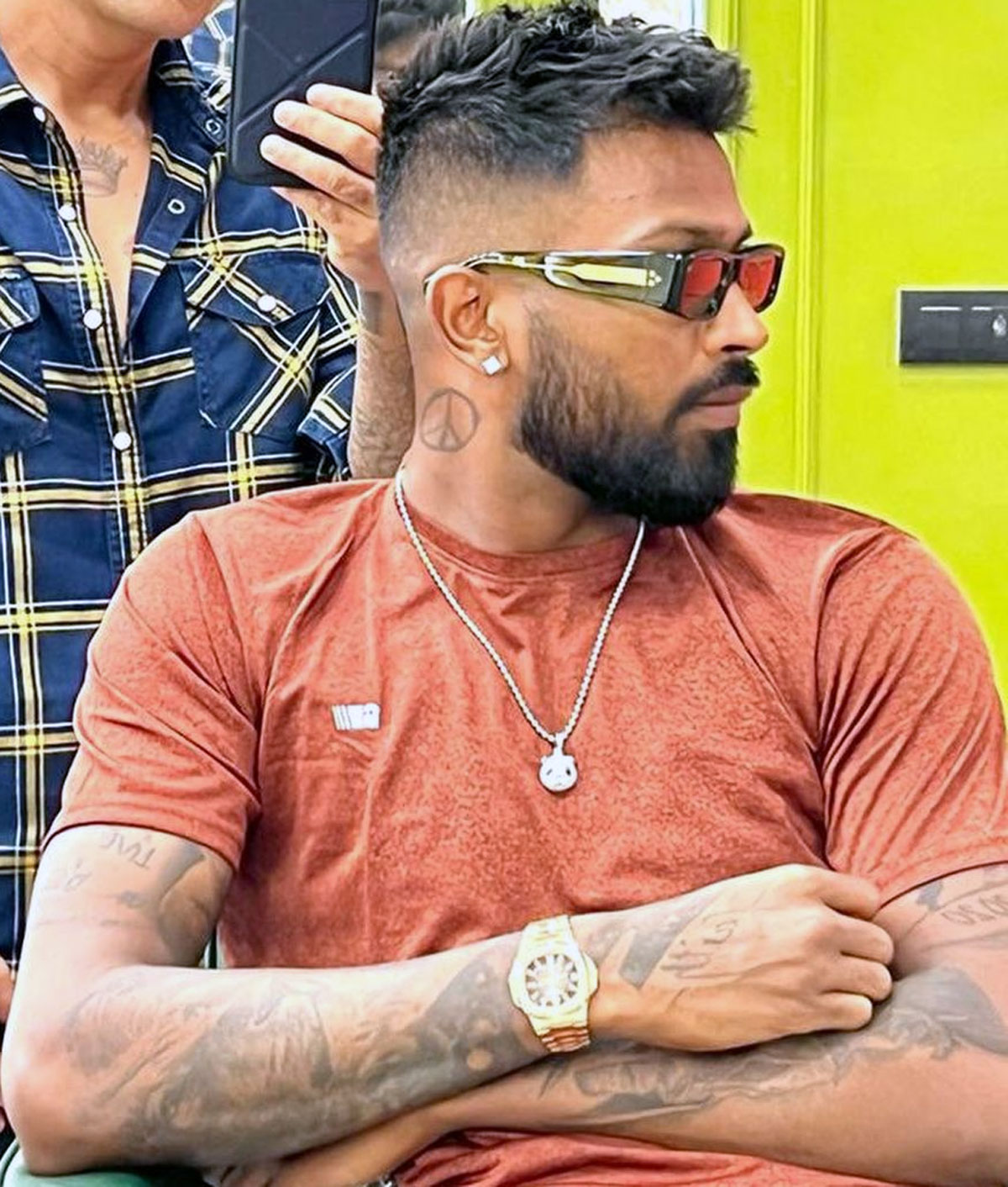 Hardik Pandya Gets New Tattoos! Indian Cricketer Inks Cute Paw Prints and  Peace Sign Tattoos on Neck (See Pics) | 🏏 LatestLY